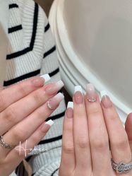 -花岐款式专研健康美甲沙龙
