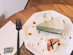 抹茶渐变慕斯-彳亍咖啡·这里(水湾路店)