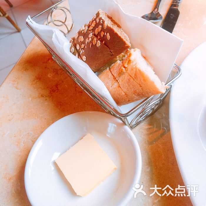 the cheesecake factory 芝乐坊餐厅(迪士尼小镇店)餐前面包图片 - 第