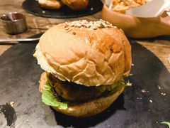 -HIGH FIVE哈福手工汉堡(桂林路店)