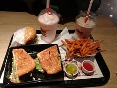 -The Habit Burger Grill 哈比特汉堡(复兴soho店)