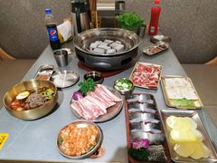 -围炉肉舍•炭烤活鳗•丹东海鲜烤肉(步行街店)