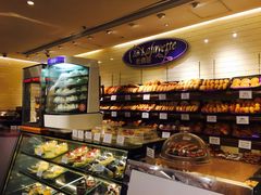 面包甜点陈列柜-老佛爷饼店