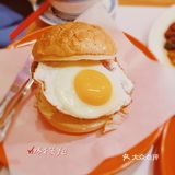 漏奶华—面包外脆里嫩 浓浓的黄油香味