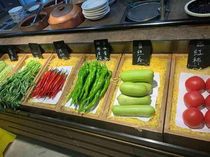 简厨·湖南菜(宝杨宝龙广场店)-"地处宝杨路地铁站出口5分钟,就是有点