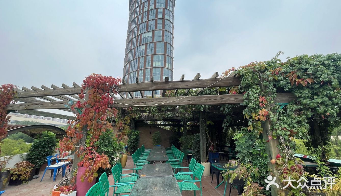 说说我在童话森林餐吧吃饭顺便看展的体验