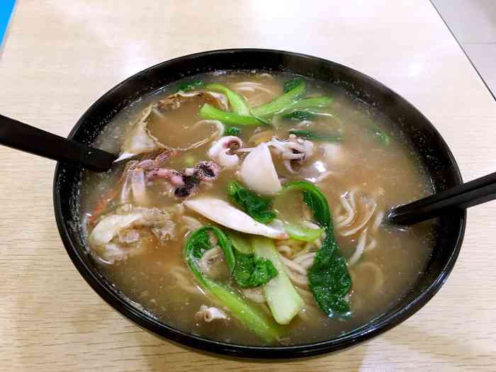 环境比较算干净因为喜欢吃海鲜面所以朋友大力推荐过去