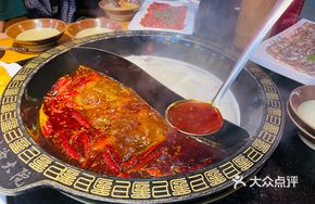 Traditional Spicy Beef Oil Double-Flavor Hot Pot