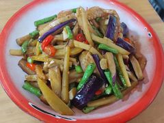 -老三样·美食研究中心(世贸路店)