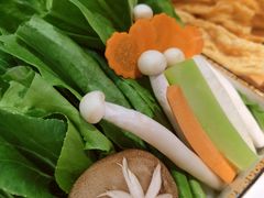 蔬菜拼盘-牛人日志·鲜牛肉骨汤火锅(万科里瑧店)