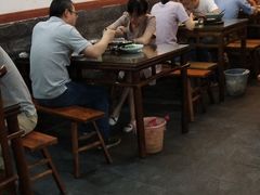大堂-临街徽菜馆·正宗黄山味