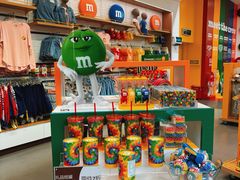 -m豆巧克力世界(上海世茂广场店)