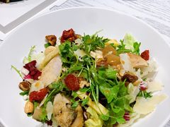 焦糖核桃梨子与多种芝士鸡肉沙拉-娜娜家·Nana's restaurant(国金汇店)