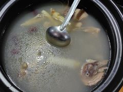 -果松木炭酸菜铜火锅·外婆参鸡汤