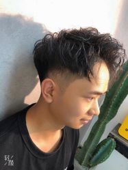 -诗悦发型烫染SALON
