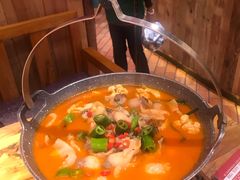 思茅酸汤鱼片-老滇山寨•云南特色菜•地方菜•民族风情歌舞表演(金碧店)