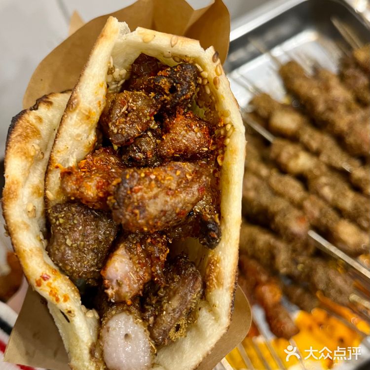 为了这口烧饼夹羊肉串我想每天都来官亭路!
