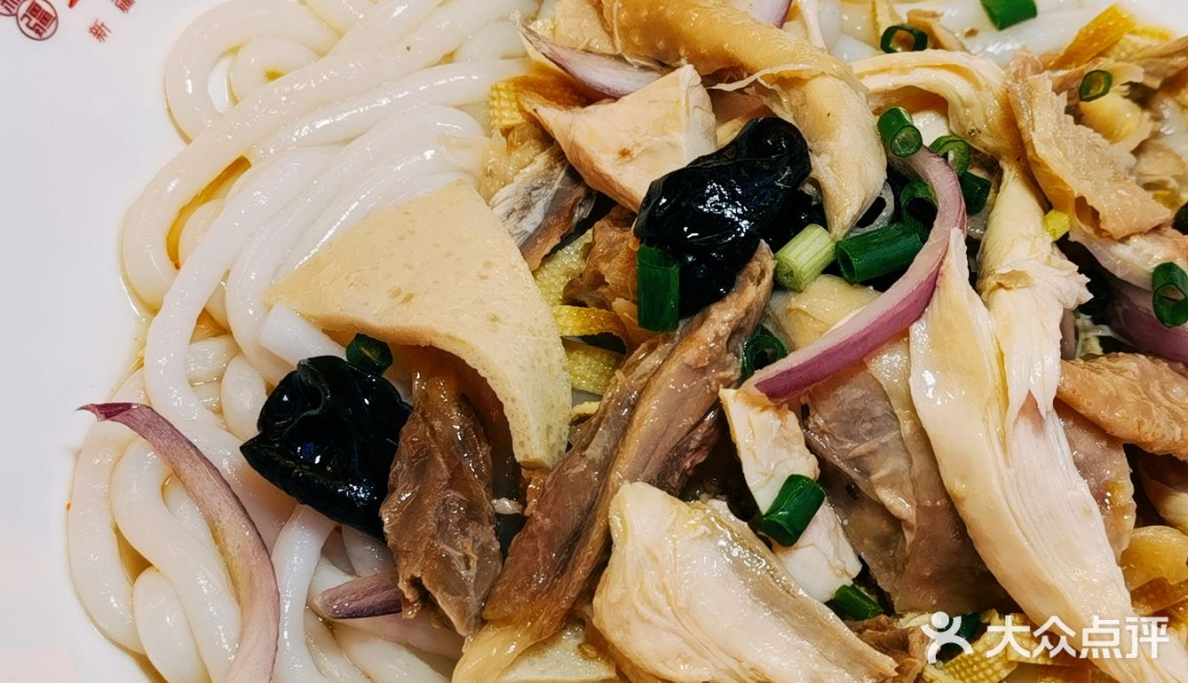 超大肉片的新疆炒米粉我在这里吃到了‼️