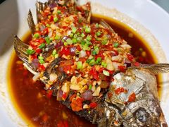 香煎鲫鱼-费大厨辣椒炒肉(高铁吾悦广场店)