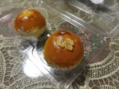 莲蓉蛋黄酥-鲍师傅糕点(观前街店)