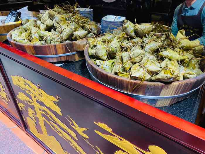 老妈宫粽球-"误打误撞遇到的一家网红店,招牌很明显,本.