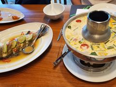 -Chom Cafe and Restaurant