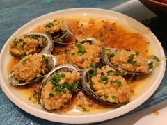 蒜蓉蒸大连鲍-泓历皇朝酒店(东亭店)
