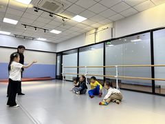 -艺桐年艺术培训中心