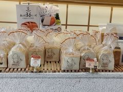 面包甜点陈列柜-西村叔叔的店·面包·甜品·蛋糕(牡丹园店)