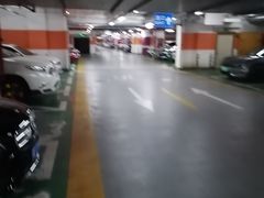 -繁花中心-停车场