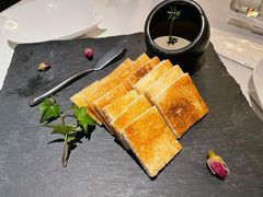 盐水鸭肝酱配烤面包片-梧桐
