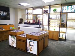 -LOGO眼镜·蔡司品牌折扣店(龙华清湖店)