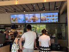 -亚龙湾亚泰商业街