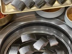 -围炉肉舍•炭烤活鳗•丹东海鲜烤肉(步行街店)