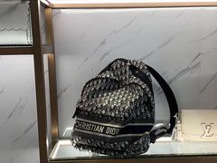 -聚云奢二手奢侈品黄金手表包包回收·中古店(中福城店)