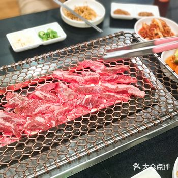 是宝藏店铺吧！烤肉真的太好吃了！ 跟着我妈来蹭吃蹭喝