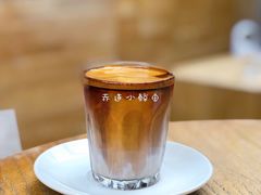 鲜奶拿铁dirty-VOYAGE COFFEE(北锣鼓巷店)