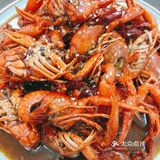吃个小龙虾还要排长队 让我来吃吃[呲牙][呲牙]