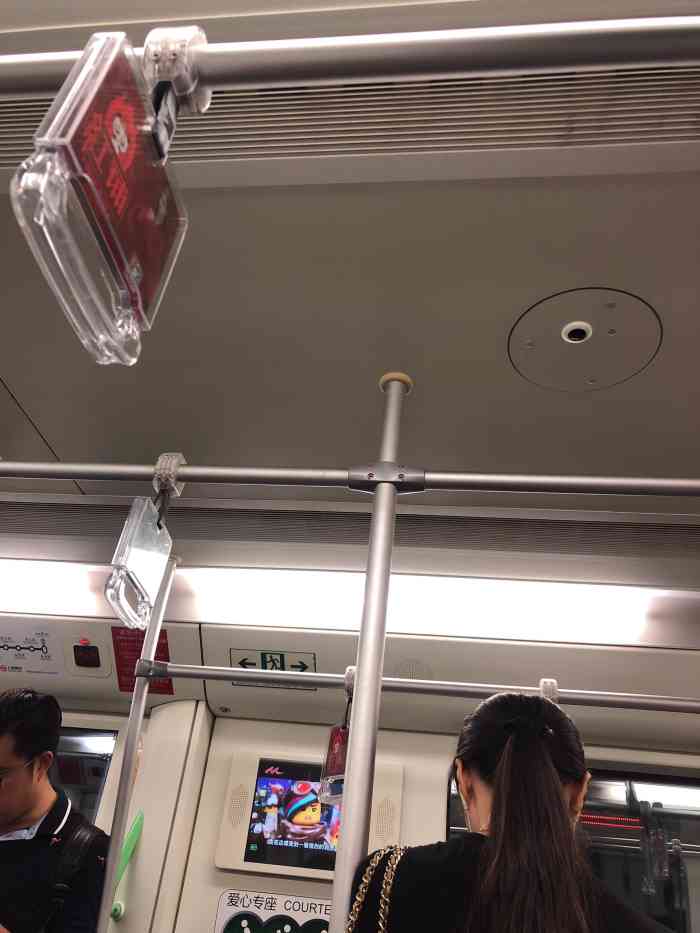 打分 12号线爱国路站交通非常便捷出行地铁更方便