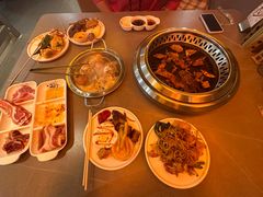 -黑金·寻焰自助百汇·烤肉·火锅(中街店)