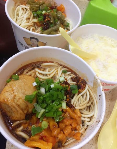 常青麦香园(民航店)-"[薄荷]环境:知名连锁早餐店 小小的店面.