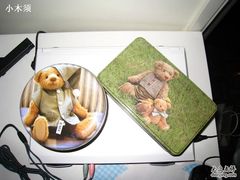 左边的是8&nbsp;MIX，右边的是凤梨酥-珍妮曲奇 Jenny Bakery(赤柱新街店)