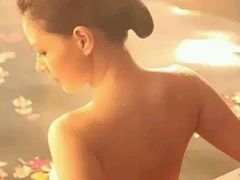 美女岀浴-江门古兜温泉小镇
