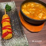 这家店专门吃韩料的，我们点了一份双人餐。小菜上的挺多的