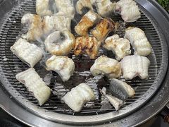 -围炉肉舍•炭烤活鳗•丹东海鲜烤肉(步行街店)