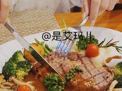 -Chom Cafe and Restaurant