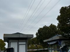 -秀沿路地铁站停车场
