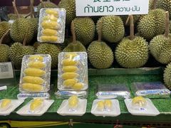 -席娜卡琳火车铁道夜市