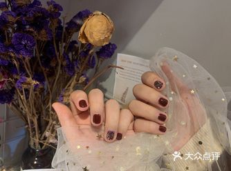 小姐姐帮我尝试了很多次非常贴心了！纠结酒红