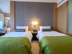 -上海滴水湖皇冠假日酒店